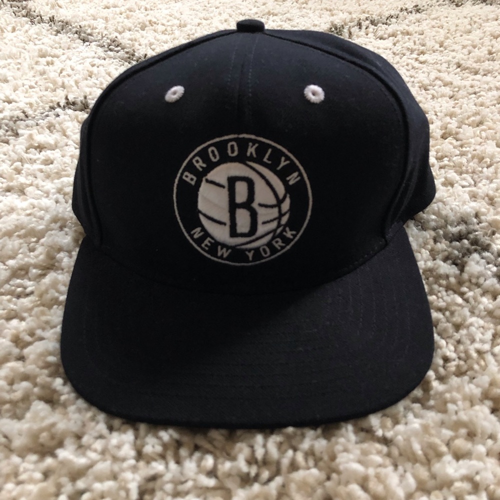 Adidas Brooklyn Nets Logo Black Flat Rim Snapback